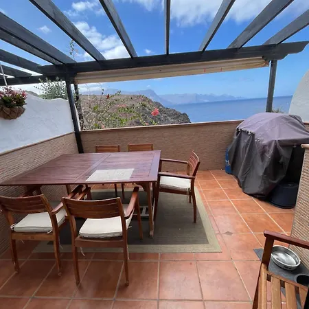 Cliffs Edge Holiday home